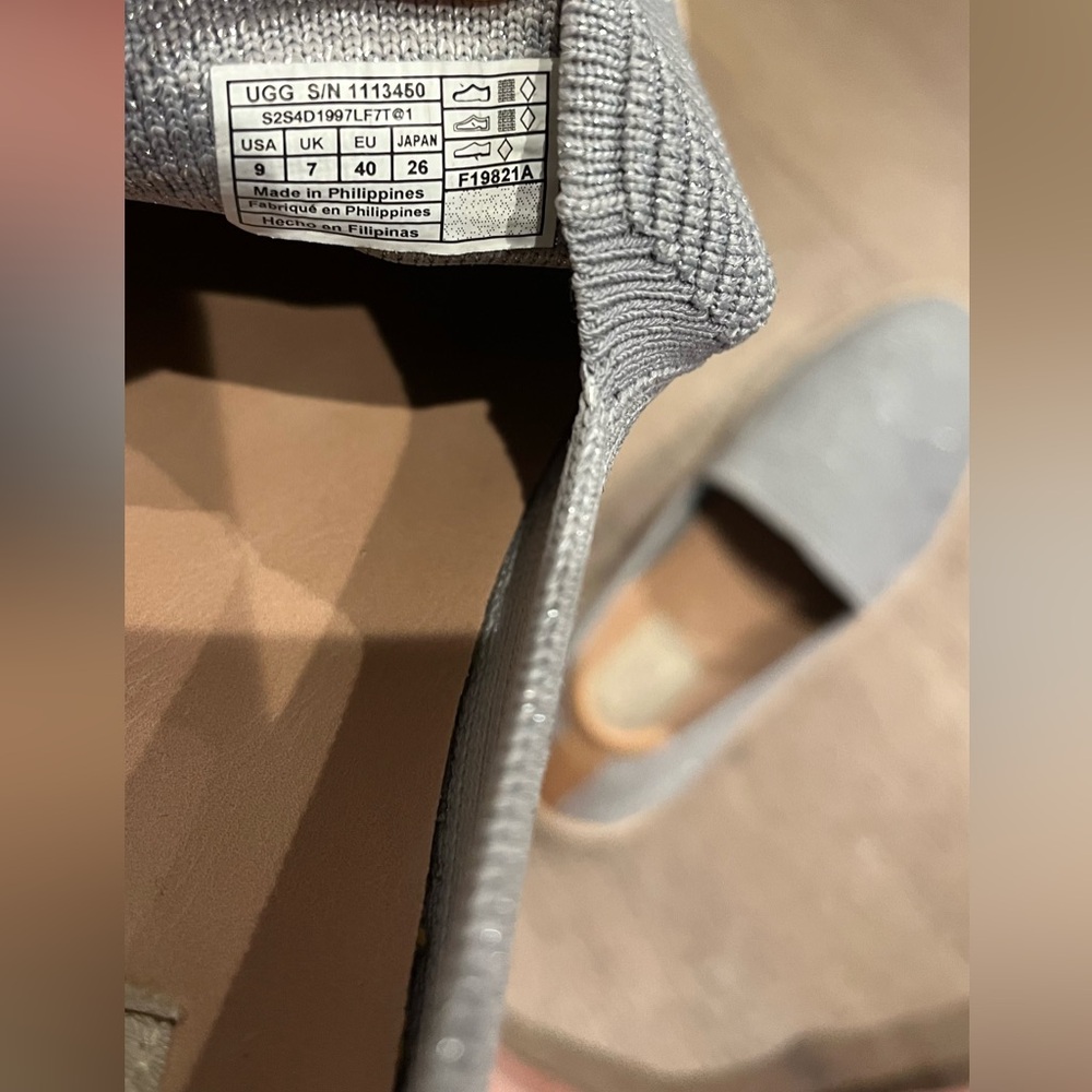 UGG Woman Sammy Slip Shoe - Silver Knit US9 - Picture 7 of 8